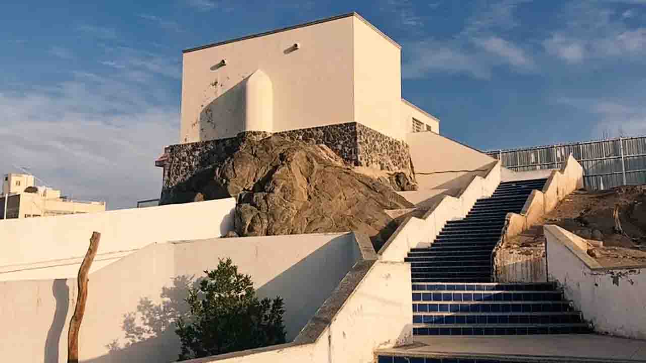  Masjid Al-Fatah
