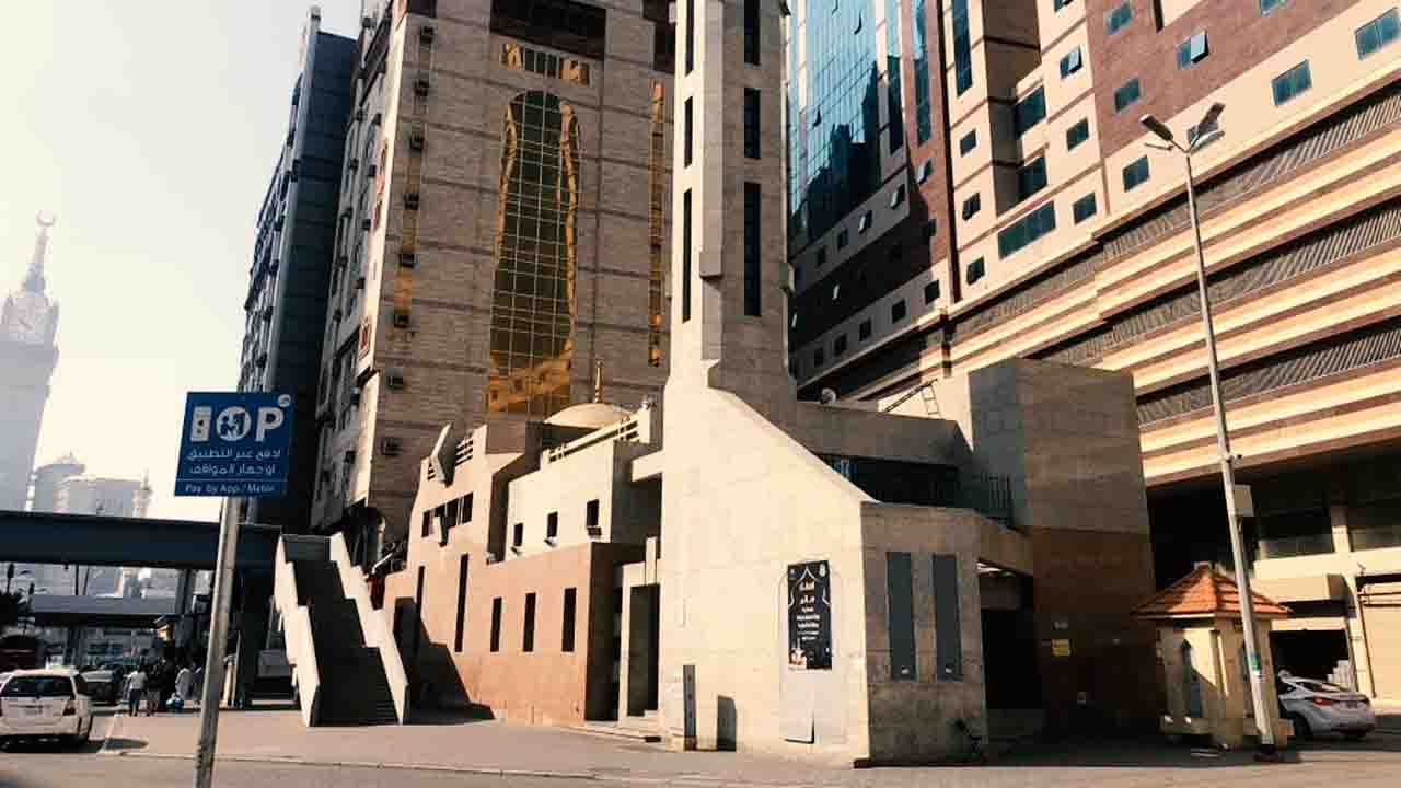  Masjid Al-Jinn

